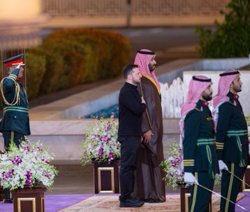 ولي العهد يستقبل رئيس أوكرانيا في قصر السلام بجدة