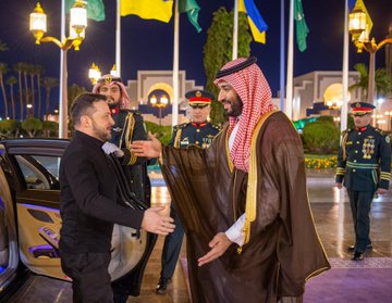 ولي العهد يستقبل رئيس أوكرانيا في قصر السلام بجدة