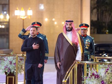 ولي العهد يستقبل رئيس أوكرانيا في قصر السلام بجدة