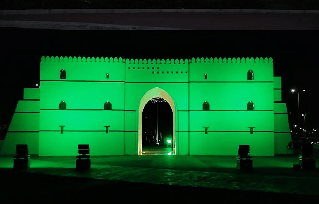 جدة تتزين بـ 3000 علم احتفالًا بيوم العلم السعودي 