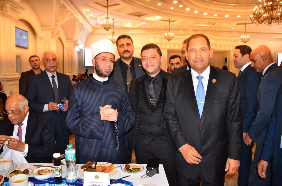 أثناء حفل الإفطار