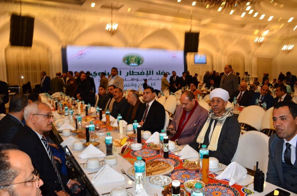 أثناء حفل الإفطار