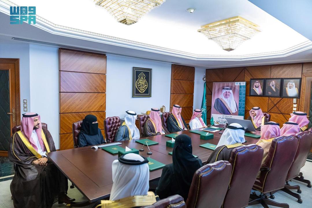 أمير الشرقية يستقبل مجلس إدارة جمعية طويق
