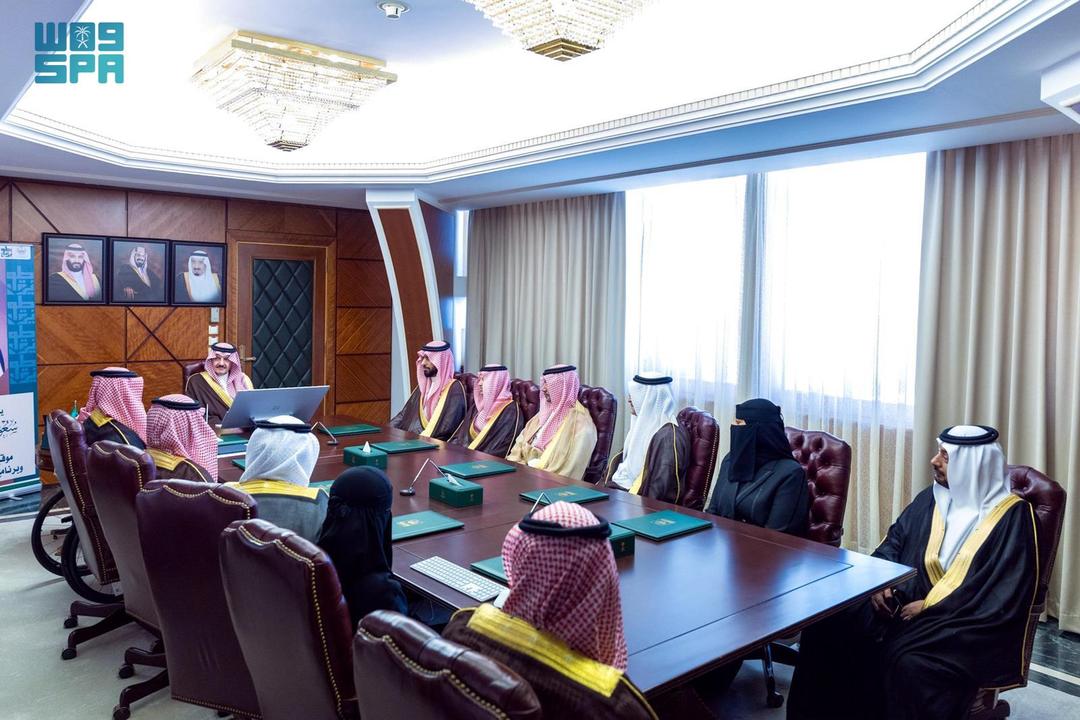 أمير الشرقية يستقبل مجلس إدارة جمعية طويق