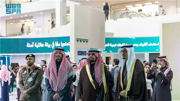  محافظ هيئة الحكومة الرقمية يزور جناح وزارة الداخلية في 