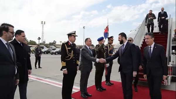 الرئيس السوري أحمد الشرع يصل القاهرة