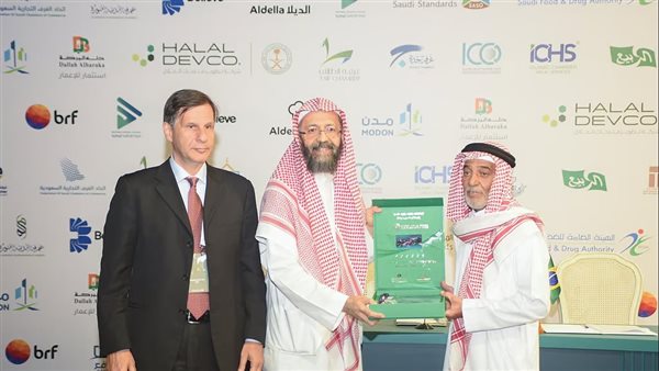 منتدى مكة للحلال يوقع 13 اتفاقية استراتيجية