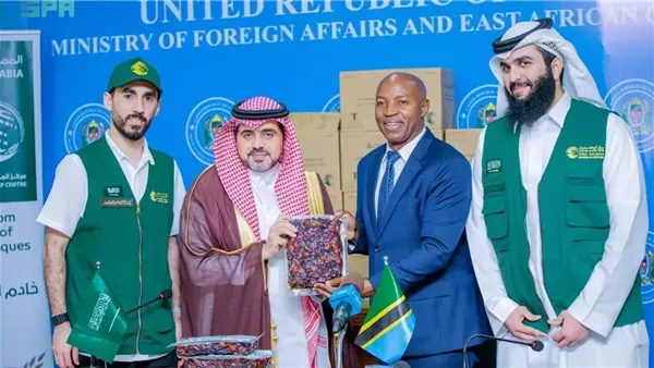 المملكة تسلّم 25 طنًا من التمور لتنزانيا 