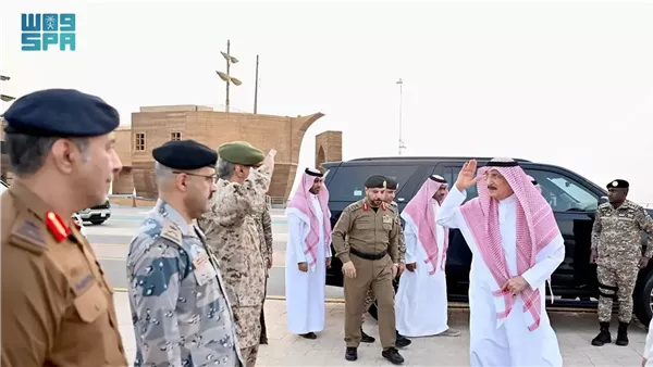 أمير جازان يشارك رجال الأمن إفطارهم الرمضاني في الميدان