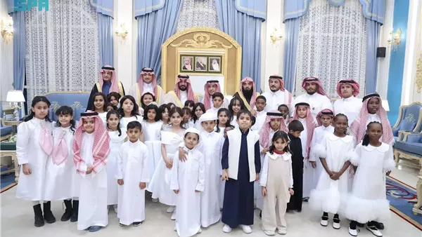 الأمير فهد بن محمد بن سعد يشارك أبناء جمعية إنسان مأدبة 