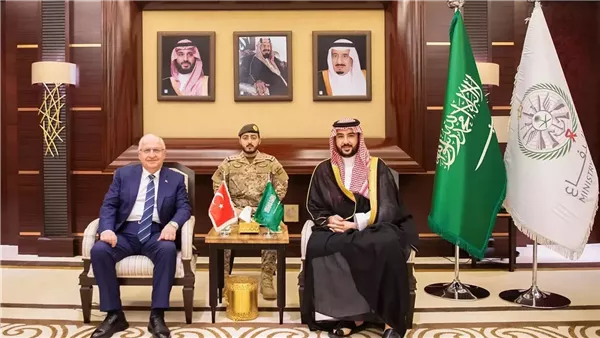 وزير الدفاع يستقبل وزير الدفاع التركي