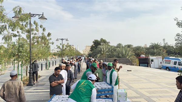 جمعية البر توزع وجبات إفطار رمضان للمحتاجين