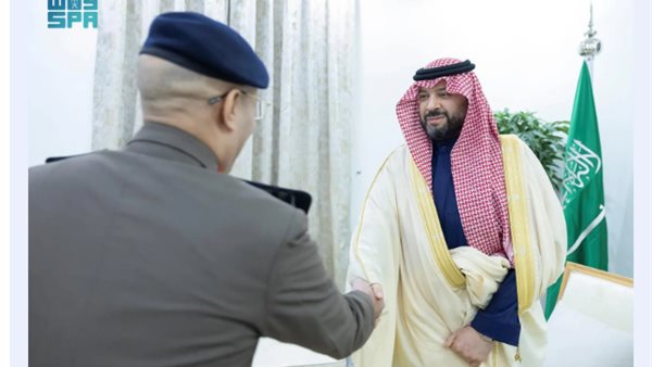 أمير الحدود الشمالية يستقبل مدير الدفاع المدني بالمنطقة 