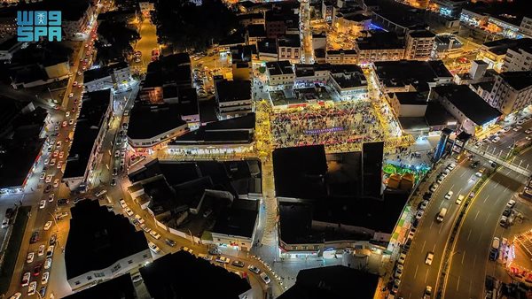 الفوانيس تضيء ليالي رمضان في سوق البلد
