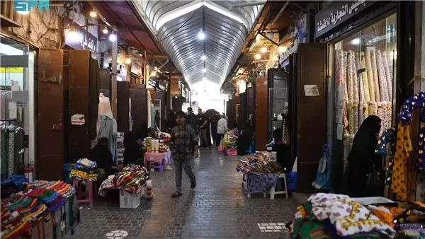 أسواق باب مكة تشهد انتعاشًا كبيرًا مع اقتراب عيد الفطر