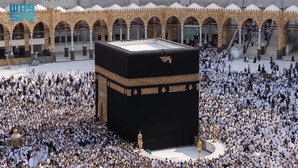 سطح الكعبة المشرفة.. تفاصيل هندسية بلمسات فريدة