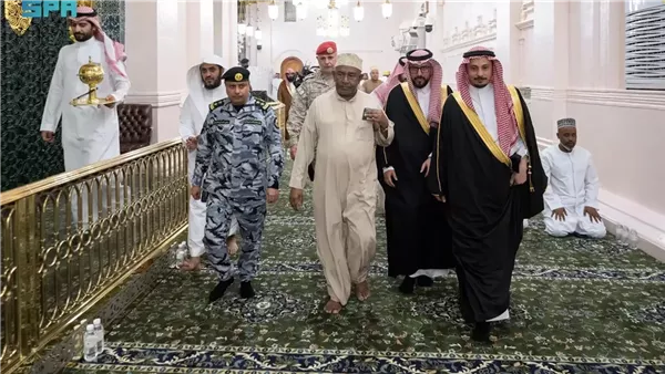 رئيس جزر القمر يزور المسجد النبوي