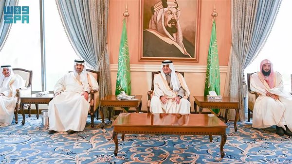 أمير تبوك يستقبل المهنئين بعيد الفطر