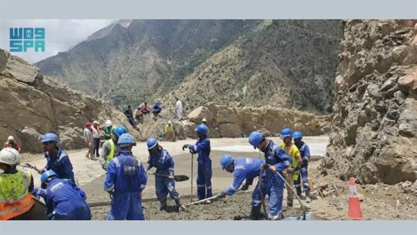 إعادة تأهيل طريق يربط محافظة تعز بعدة محافظات