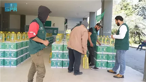 مركز الملك سلمان يوزع مساعدات غذائية للبنان