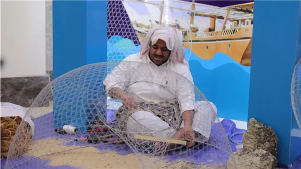 جولة المسرح المحلي تعرض الحرف البحرية التقليدية