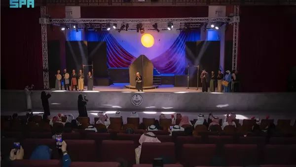 مسرحية بحر تجذب الجماهير في الباحة