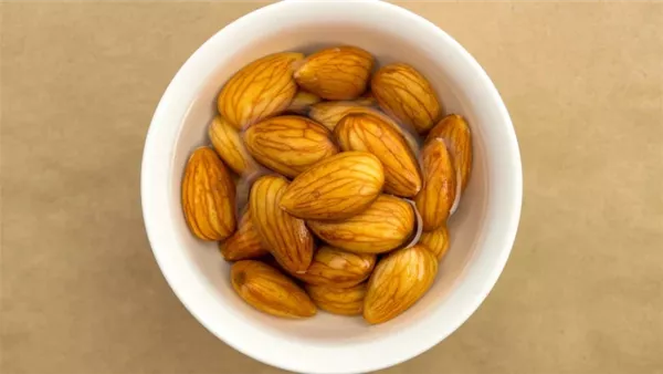 اللوز