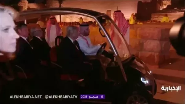 محمد بن سلمان وترامب في جولة بحي الطريف
