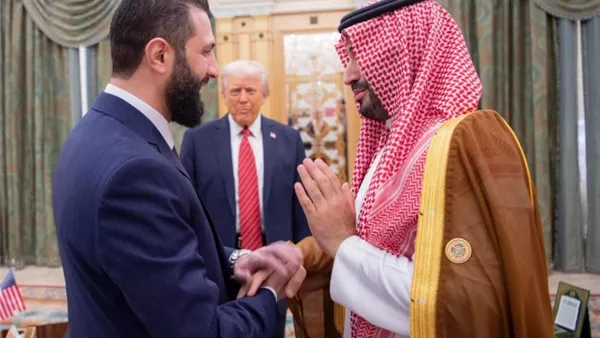 مصافحة ولي العهد وترامب للرئيس السوري أحمد الشرع