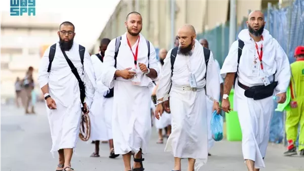 توافد الحجاج إلى منى يوم التروية