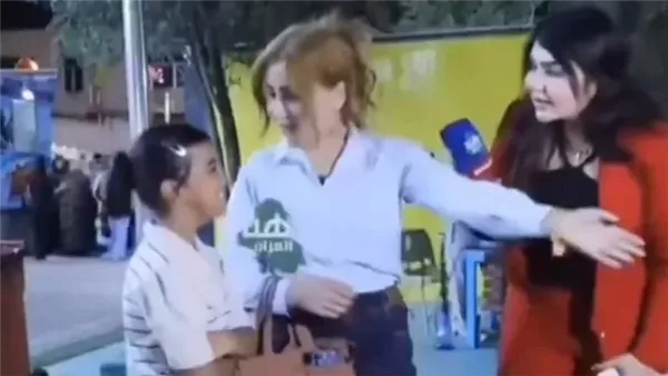 أم ترفض ظهور طفلتها للكاميرا