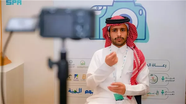 ملتقى غير يترجم لغة الإشارة