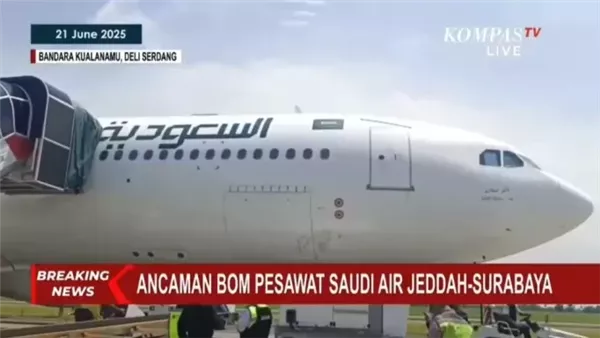 طائرة سعودية تهبط بسبب قنبلة