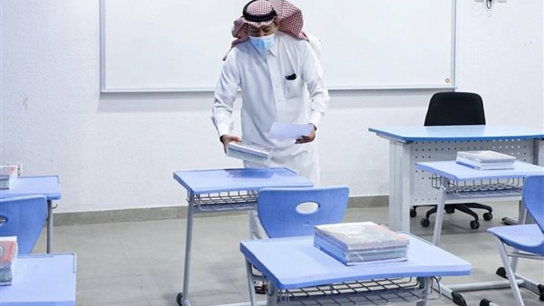 المشرفون والإداريون يعودون للمدارس